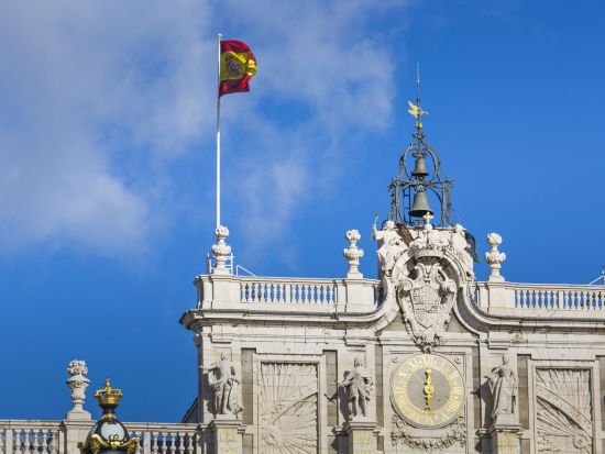 マドリード王宮 見学ツアー　行列に並ばずに優先入場＜午前または午後／英語ガイド／マドリード発＞
