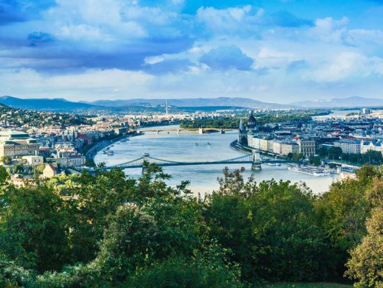 ブダペスト 1日市内観光ツアー　貸切チャーター＜日本語／昼食付／ホテル送迎付＞