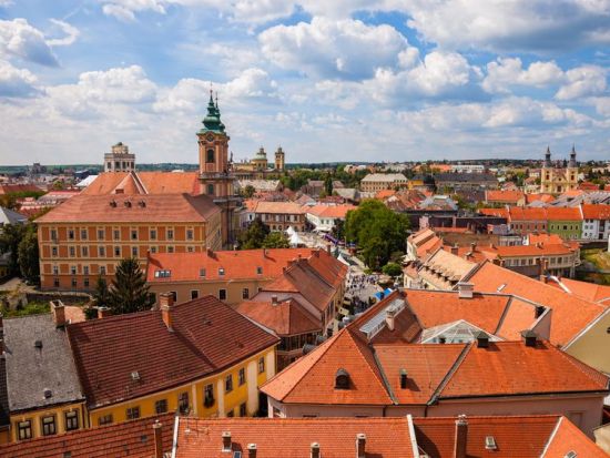 ワインセラーでのランチつき！ワインの町エゲルとエゲルサローク温泉1日観光＜日本語ガイド／昼食付き＞