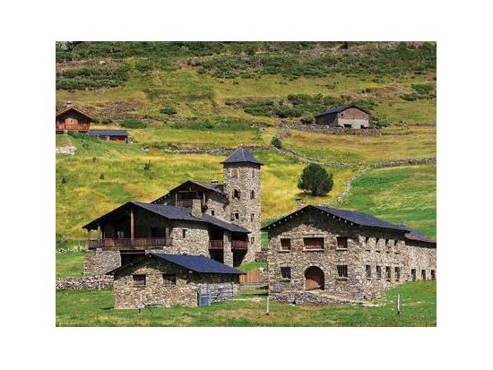 3か国をめぐる 1日観光ツアー　バガ＆アクスレテルム＆アンドラ公国 ＜英語ガイド＞