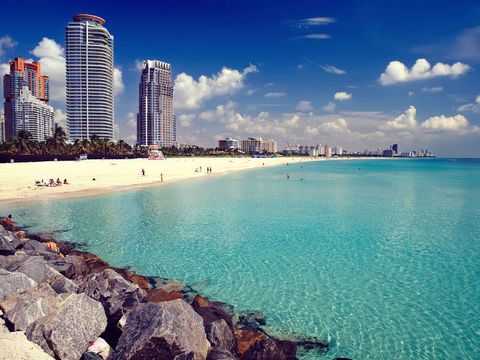 Miami Beach Tours Activities Fun Things To Do In Stick Around After The Sunset When This Party City S Nightlife Comes Alive At Miami Beach Vibrant Local Clubs Restaurants And Bars 4activities