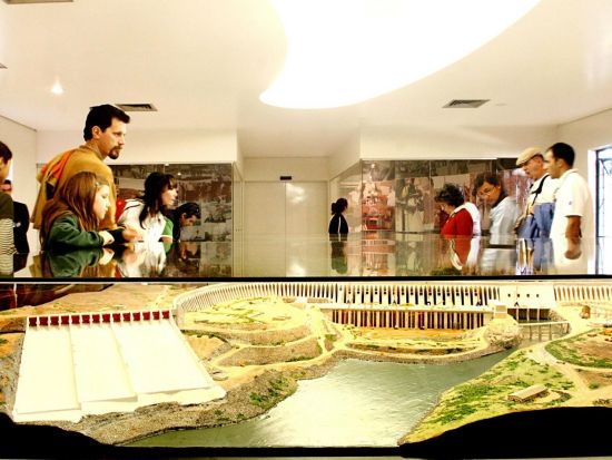 ブラジルとパラグアイの共同建設！イタイプダムツアー＜英語ガイド／ブラジル側のフォス・ド・イグアス発＞