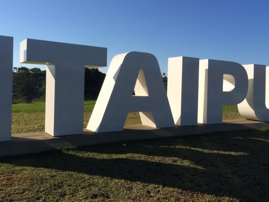 ブラジルとパラグアイの共同建設！イタイプダムツアー＜英語ガイド／ブラジル側のフォス・ド・イグアス発＞