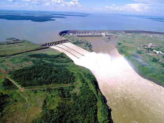 ブラジルとパラグアイの共同建設！イタイプダムツアー＜英語ガイド／ブラジル側のフォス・ド・イグアス発＞