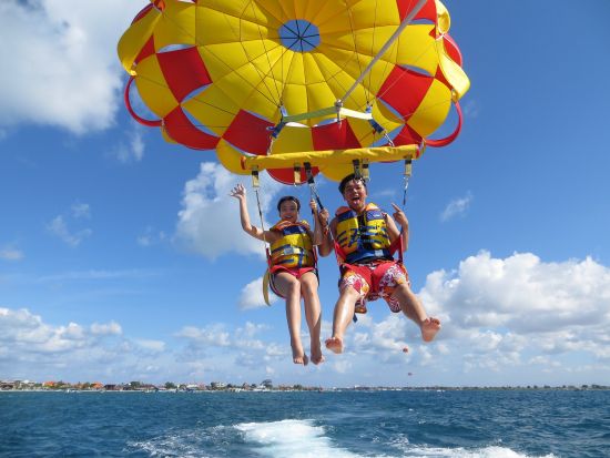 マリンスポーツパッケージ選べるプラン　 パラセーリング、ジェットスキー、バナナボートなど人気アクティビティを満喫！＜南部エリア送迎付＞