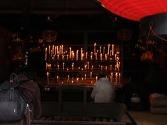 石手寺お茶堂で祈る人々