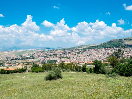 【プライベートツアー】名作シネマのロケ地巡り！パラッツォ・アドリアーノとコルレオーネ村＜車貸切／日本語ガイド選択可／パレルモ発＞