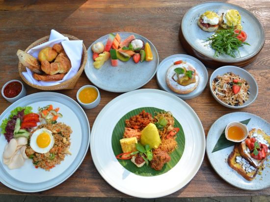 予約困難の大人気ツアー！【バリ・ズー（動物園）】オランウータンと朝食+パーク入場券＜午前／ホテル往復送迎付プランあり／朝食ブッフェ付＞