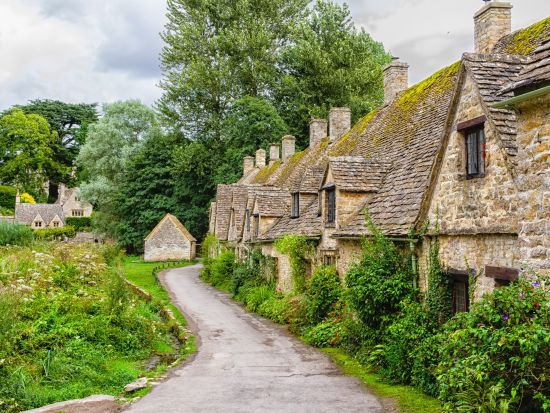 南コッツウォルズ 日帰りツアー ストーンヘンジ・コッツウォルズ・バース訪問可能＜貸切／1-12名／10時間／英語ドライバー＞ By スタイルゲート