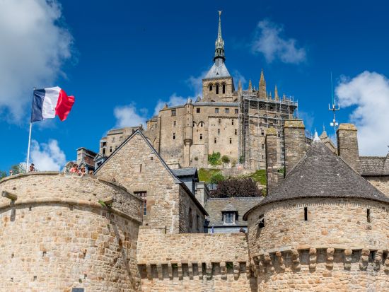 モンサンミッシェル日帰りツアー　フランス政府公認ガイドと行くプライベート観光＜専用車／日本語＞by Mybus