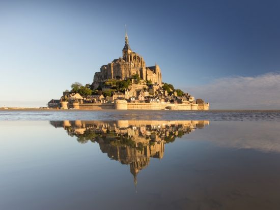 モンサンミッシェル日帰りツアー　フランス政府公認ガイドと行くプライベート観光＜専用車／日本語＞by Mybus