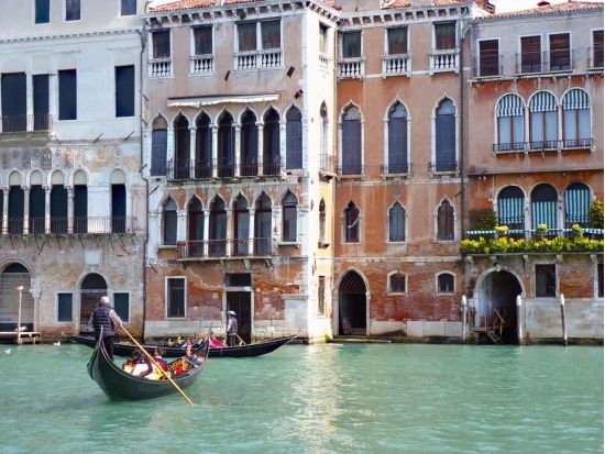 ヴェネツィア ゴンドラ遊覧　30分コース＆セレナーデ生演奏 ＜貸切＞