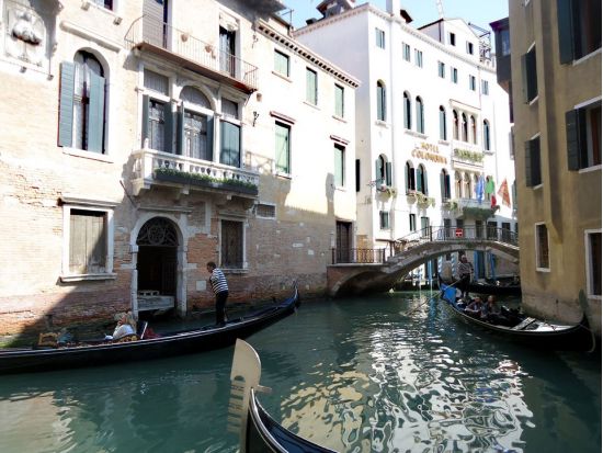 ヴェネツィア ゴンドラ遊覧　30分コース＜貸切＞