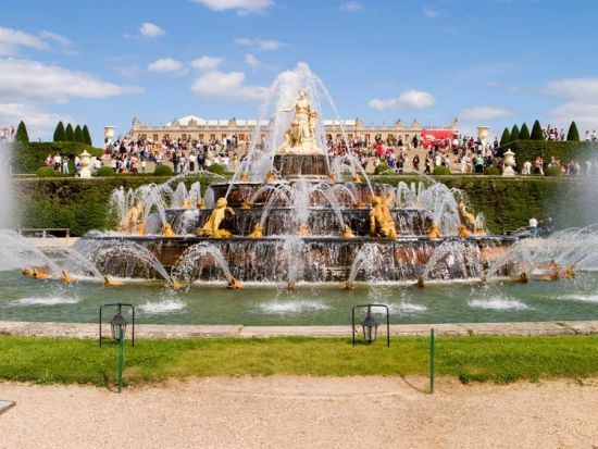 ベルサイユ宮殿＋庭園＋トリアノン宮殿 半日フリー観光 ＜選べる出発時間／宮殿内自由見学・宮殿公式日本語オーディオガイド利用／パリ発＞ ＊申込と同時に即予約確定