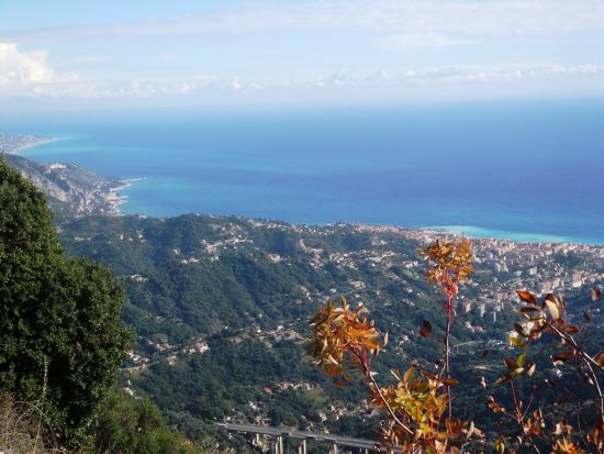 4つの鷲の巣村 日帰りツアー　サンタニェス＆ペイユ＆ペイヨン＆リュセラム＜日本語ドライバーガイド／ニース発＞