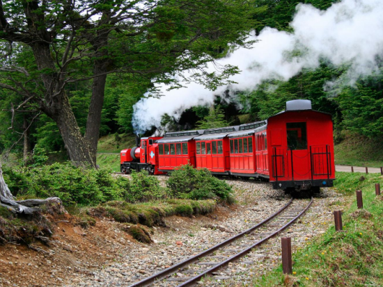 「世界の果て号」に乗る！ティエラ・デル・フエゴ国立公園と南フエゴ鉄道乗車ツアー＜混載／英語ガイド／ウシュアイア発＞