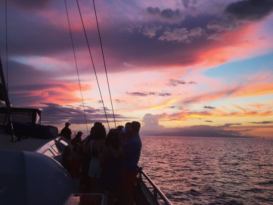 サンセットセーリング ＜軽食・飲み放題付き／カアナパリビーチ発＞