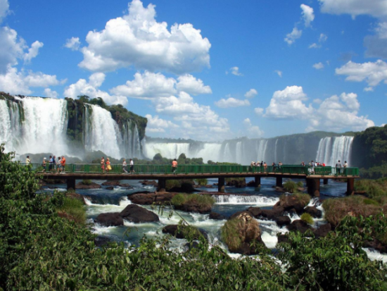 イグアスの滝観光ツアー　アルゼンチン側とブラジル側を2日間に分けて満喫！＜英語ガイド／プエルト・イグアス発／空港送迎可＞