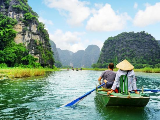 【貸切】タムコック＋古都ホアルー観光ツアー　小舟でゆったり川下りボートトリップ＜ホテル往復送迎／日本語ガイド／昼食付＞