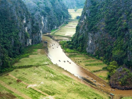 【貸切】タムコック＋古都ホアルー観光ツアー　小舟でゆったり川下りボートトリップ＜ホテル往復送迎／日本語ガイド／昼食付＞