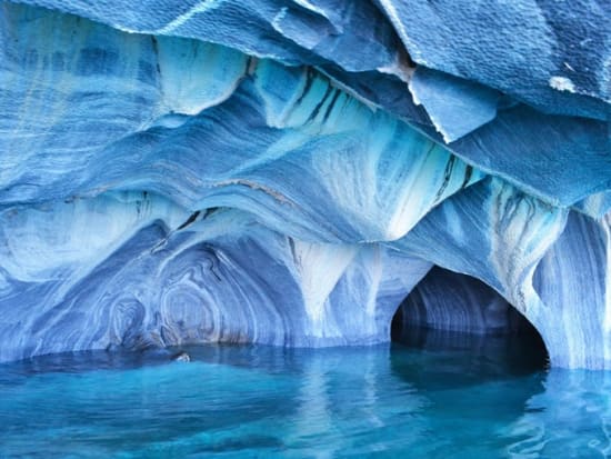 10 3月限定 神秘の洞窟マーブルカテドラル エクスプロラドレス氷河 2泊3日ツアー 英語ガイド バルマセダ空港発着 チリの観光 オプショナルツアー専門 Veltra ベルトラ