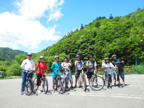【MTB／サイクリング】定山渓MTBサイクリング インドカレーランチ+源泉かけ流し豊平峡温泉入浴付き！＜4～11月／札幌市街地送迎＞by Giro21