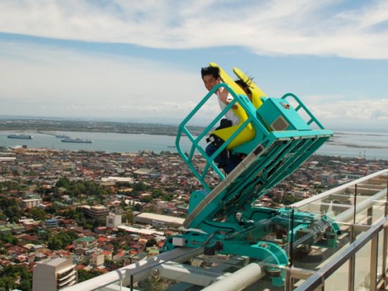 大迫力！夜景ジップラインorエッジコースター☆38階からの夜景鑑賞＜日本語ガイド／クラウンリジェンシーホテル内中華ビュッフェディナー付＞