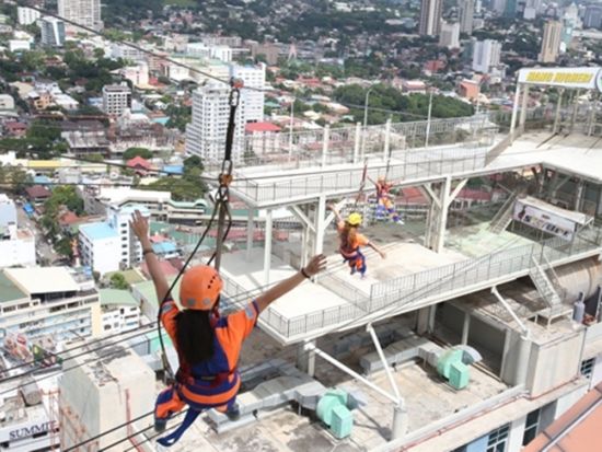 大迫力！夜景ジップラインorエッジコースター☆38階からの夜景鑑賞＜日本語ガイド／クラウンリジェンシーホテル内中華ビュッフェディナー付＞