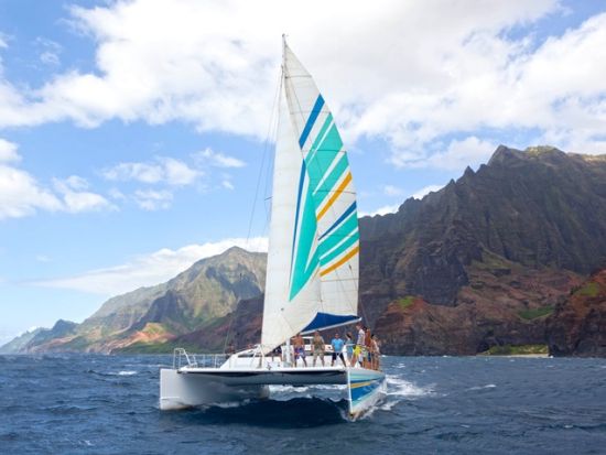 ナ・パリ・コースト セーリング　シュノーケリング付き＜朝食・ビュッフェ昼食付き／英語ガイド＞