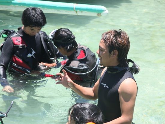 PADI Cカードライセンス取得＜2日コース／マクタン島内ホテル送迎付／日本語対応＞ by オールブルー