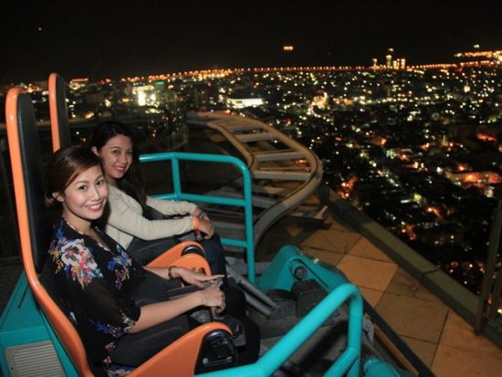 大迫力！夜景ジップラインorエッジコースター☆38階からの夜景鑑賞＜日本語ガイド／クラウンリジェンシーホテル内中華ビュッフェディナー付＞