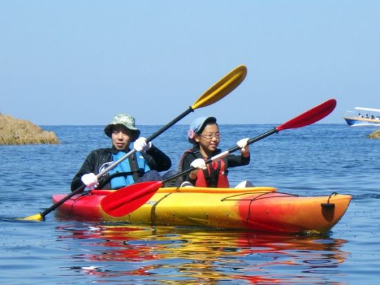 ガイドと行く！浦富海岸シーカヤックツアー＜4～9月／選べるコース／鳥取市＞by Develop Surf＆Sea