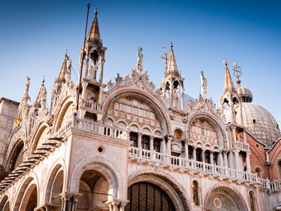 列車で行く ヴェネツィア日帰り観光ツアー＜貸切 or 混載 ／ローマ発＞by Max Harvest