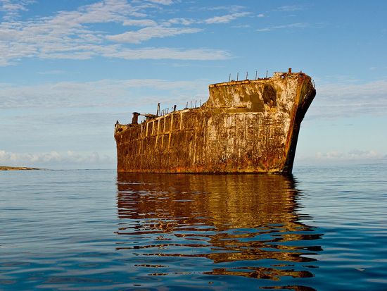 ラナイ島観光ツアー　ラナイ島行きフェリー往復チケット付き＜英語ガイド／半日／ マアラエア港発＞