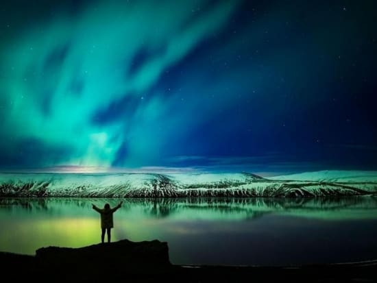 光のカーテン アイスランド オーロラ鑑賞ツアー 8月 4月 日本語または英語 レイキャヴィーク発 アイスランド アイスランド 旅行の観光 オプショナルツアー予約 Veltra ベルトラ
