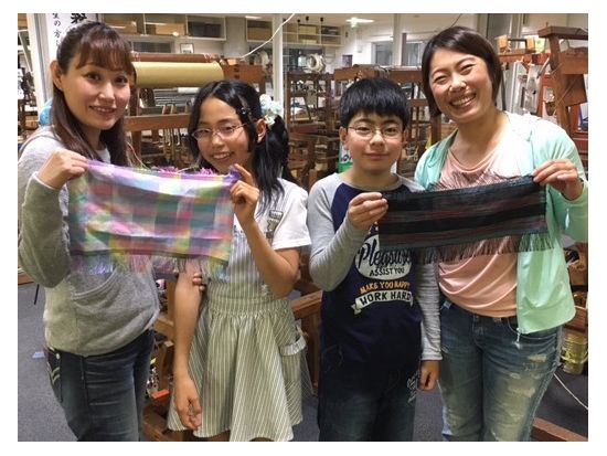 はた織体験　所要時間約90分～ 5歳から参加可能　泥染や大島紬着付け体験なども可能 ＜龍郷町＞ by 夢おりの郷