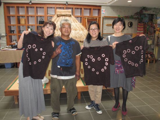 泥染・藍染体験 Tシャツまたはショールコース　1日3回催行　自分だけのオリジナルアイテムづくり ＜龍郷町＞ by 夢おりの郷