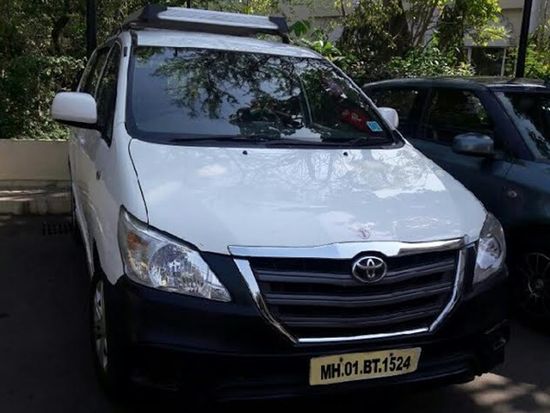 white toyota innova port to airport transfers