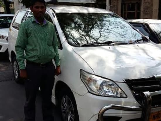 driver of white toyota innova india port transfer