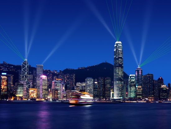 ビクトリアハーバーの夜景を堪能！プランを選べるバウヒニアディナークルーズ＜夕食ビュッフェ付き＞