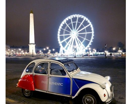 クラシックカー2CVで巡る　パリのイルミネーションツアー ＜貸切／英語ドライバーガイド＞