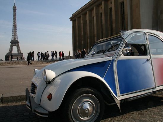クラシックカー2CVでめぐる　パリ市内観光ツアー ＜貸切／英語ドライバー＞