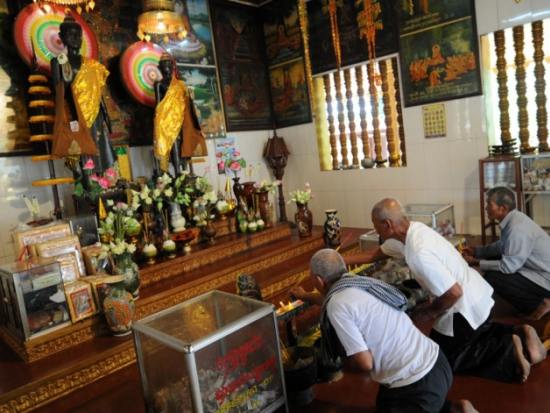 カンボジア占い体験とお祈り体験ツアー　カンボジアの伝統を感じよう♪＜専用車ツアー／日本語ガイド／シェムリアップ発＞