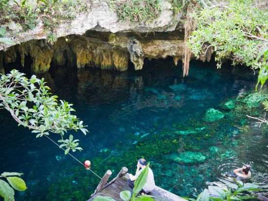 グランセノーテシュノーケリング半日観光ツアー 朝一番でセノーテを独り占め！＜混載／午前／日本語ガイド／カンクン発＞