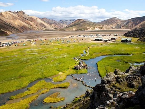 2000x1333_hiking_landmannalaugar_day_hike2