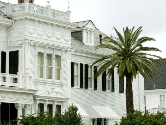 New Orleans Garden District Historic Mansion Guided Walking Tour