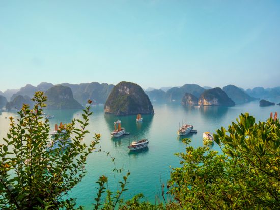 【貸切】世界遺産ハロン湾日帰りクルーズ　ご家族やグループで船と車チャーター！＜ハロン湾往復専用車送迎／現地ガイド(日本語可)／昼食付き＞
