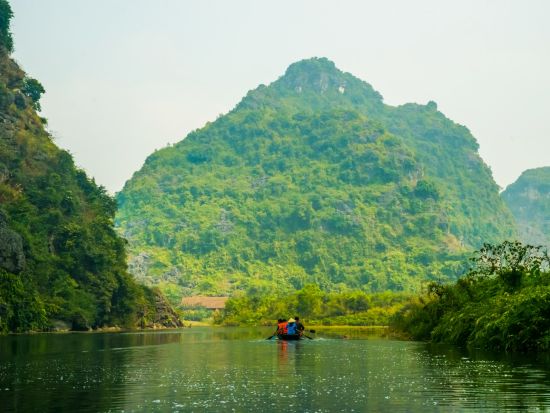 世界遺産チャンアン＋古都ホアルー 観光ツアー　風光明媚な景勝地で小舟クルーズ ＜昼食付き／現地ガイド（日本語可）／ホテル往復送迎＞