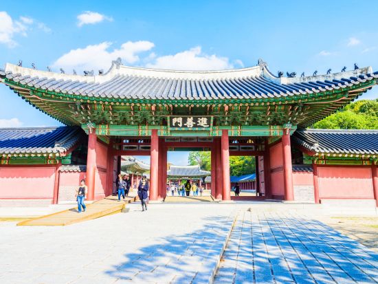 ソウル市内観光ツアー　2大世界遺産を半日で巡る！昌徳宮（チャンドックン）＋宗廟＋北村＜午前・午後／日本語ガイド／明洞解散＞