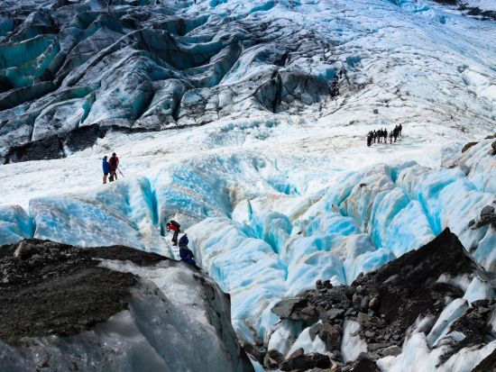 飛行機＆ヘリコプターで行くフランツジョセフ氷河ハイキング　マウントクック国立公園の氷河を満喫！＜英語ガイド／クイーンズタウン発＞